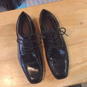 DEXTER DRESS SHOES SIZE 7.5. MENS  BLACK LACE UP